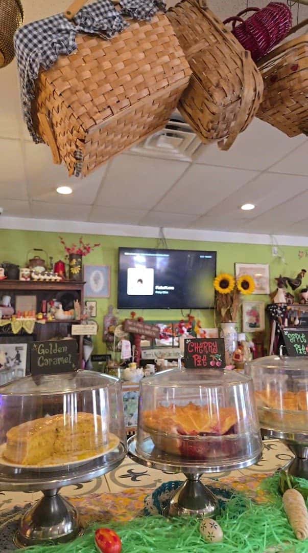 Hometown Country Kitchen — Restaurants photo 2 of 5