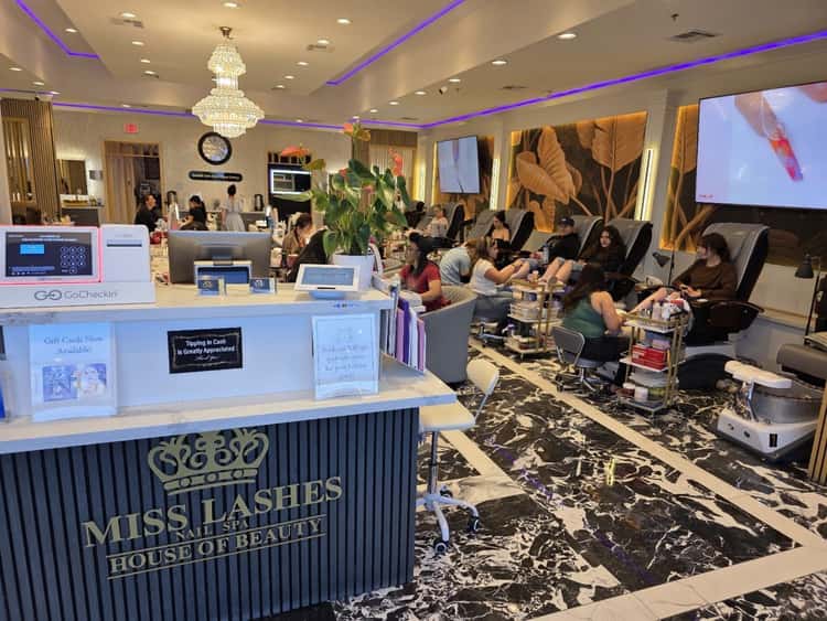 Miss Lashes Nail Spa