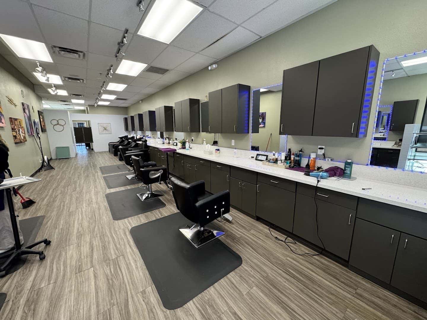 Salon MI — Hair Salons & Barbers photo 3 of 5