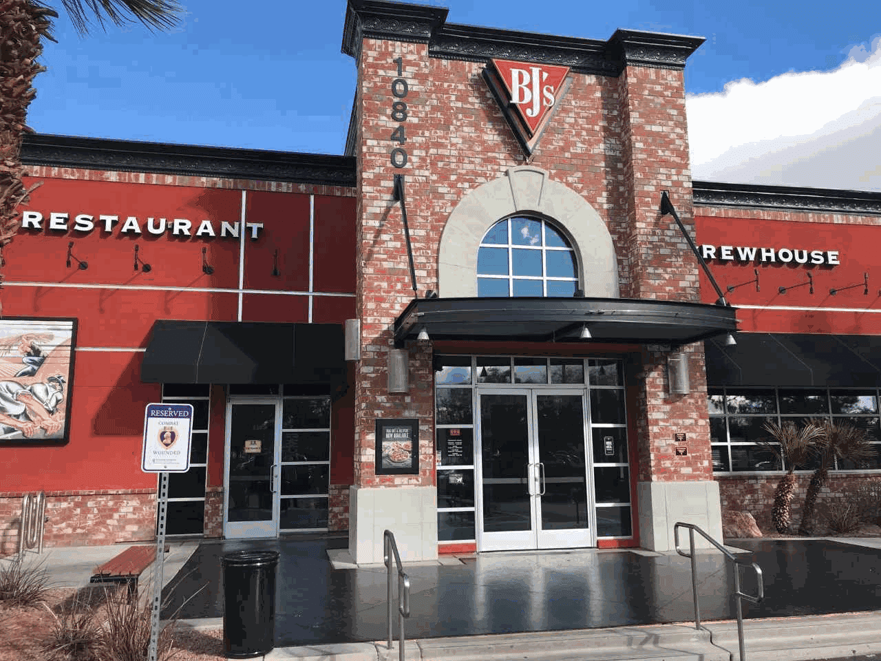 BJ's Restaurant & Brewhouse — Bakeries & Desserts photo 1 of 5