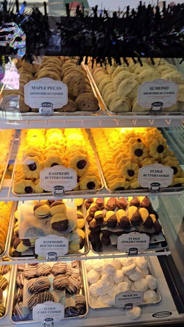 Freed's Dessert Shop — Bakeries & Desserts photo 2 of 5