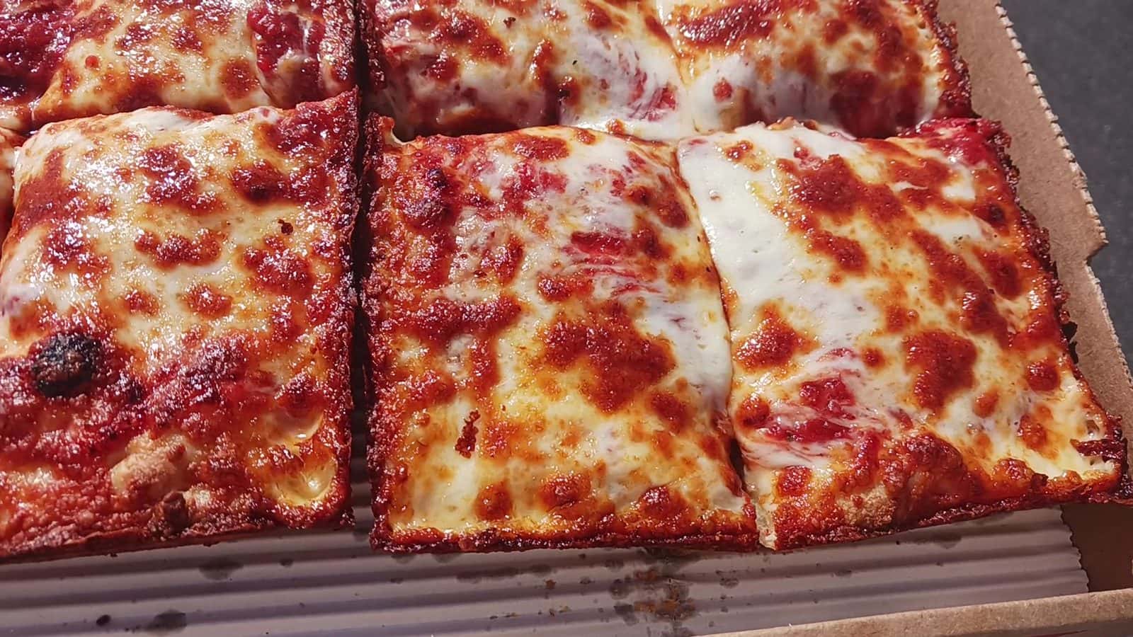 Jet's Pizza — Restaurants photo 2 of 5