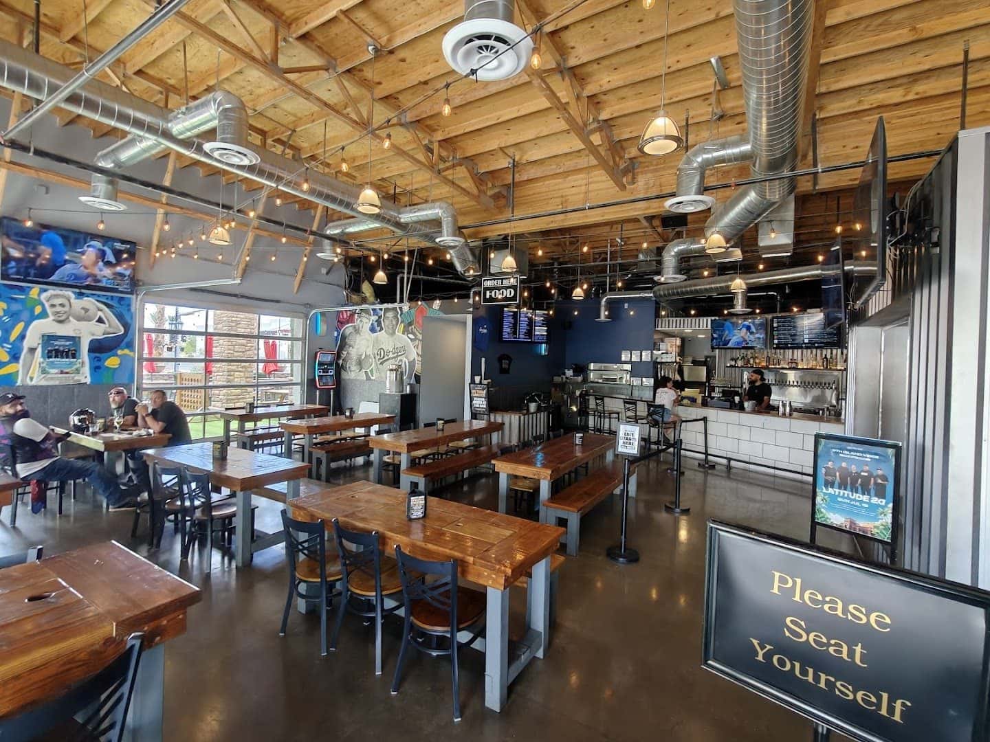 Servehzah Bottle Shop & Tap Room — Restaurants photo 1 of 5