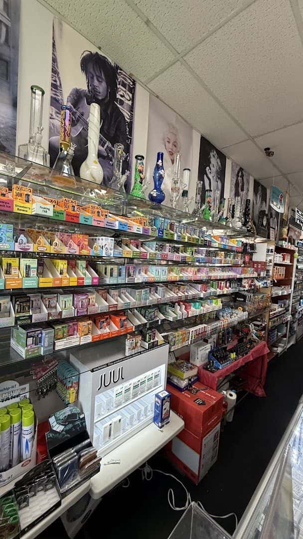 SUMMERLIN SMOKE & GIFT SHOP LLC — Retail & Boutiques photo 2 of 5