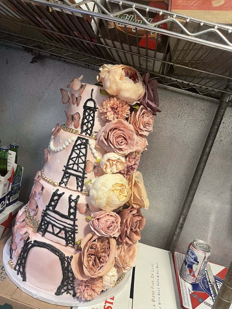 Cake World — Bakeries & Desserts photo 2 of 5