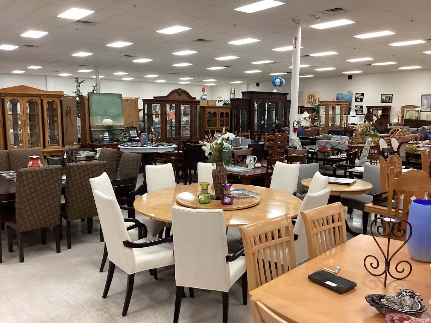 Chic & Cozy Consignment Furniture — Retail & Boutiques photo 3 of 5