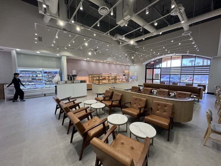 Tous Les Jours Bakery & Cafe