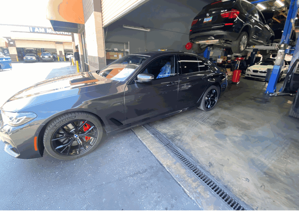 Desert Oasis European Auto Service & Repair — Retail & Boutiques photo 2 of 5