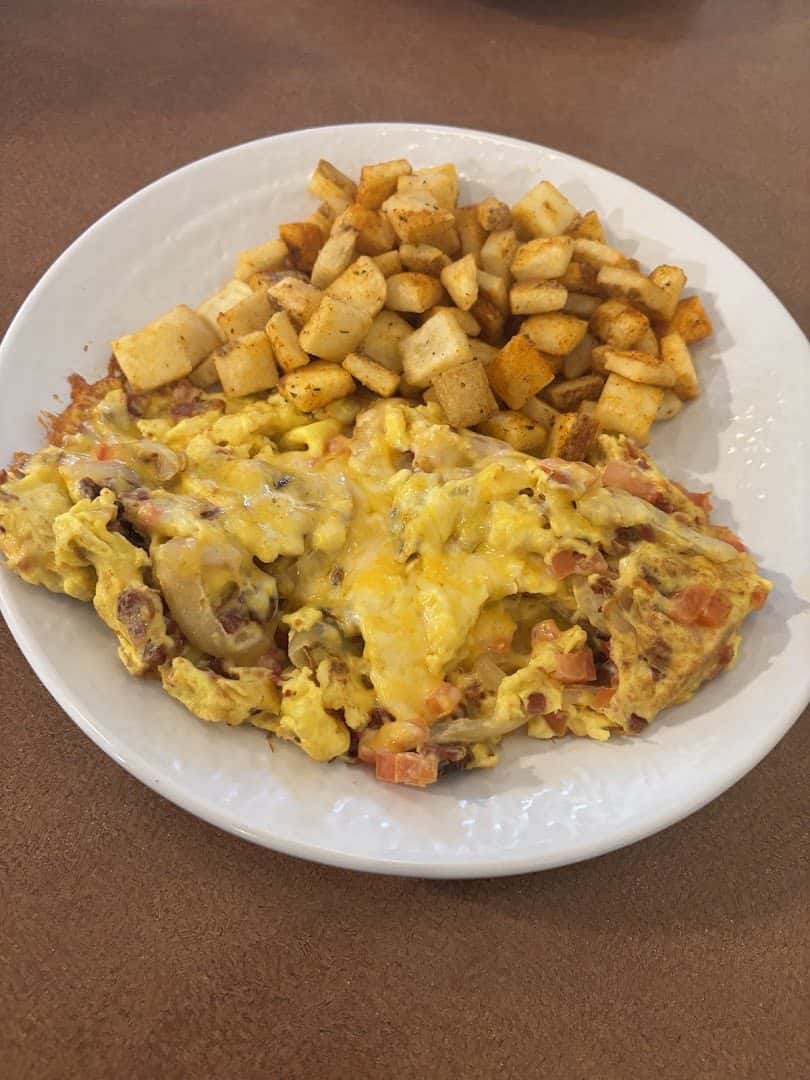 The Cracked Egg — Restaurants photo 2 of 5