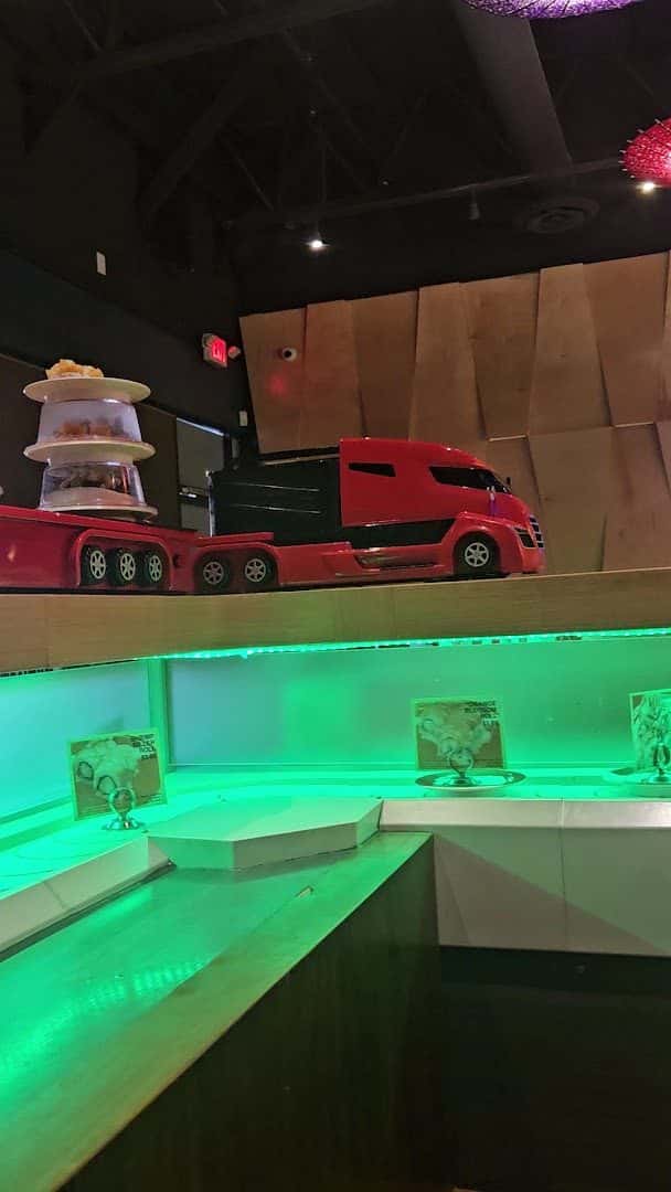 KAIZEN REVOLVING SUSHI — Restaurants photo 2 of 5