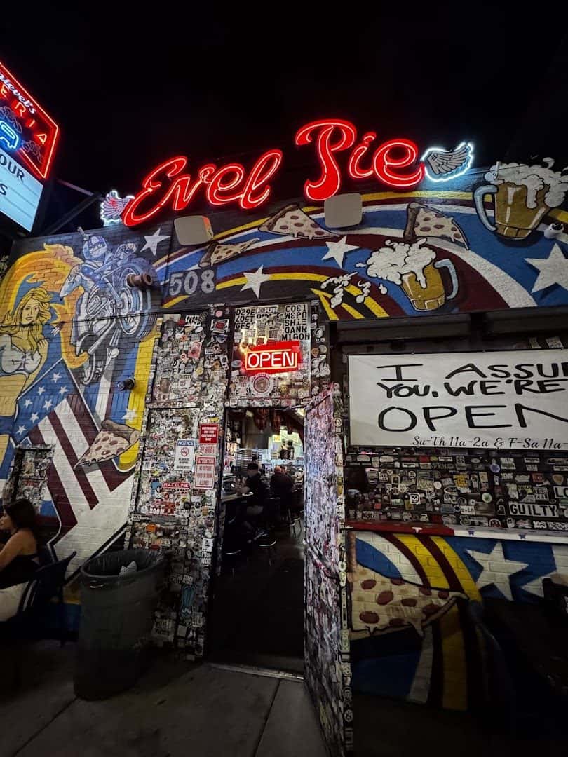 Evel Pie — Restaurants photo 3 of 5