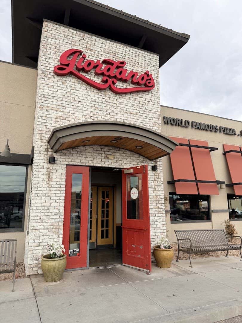 Giordano's — Restaurants photo 1 of 5