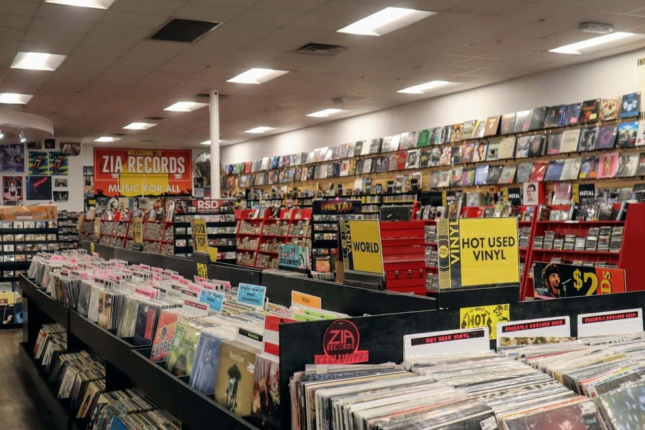 Zia Records (Rainbow - Las Vegas) — Retail & Boutiques photo 3 of 5