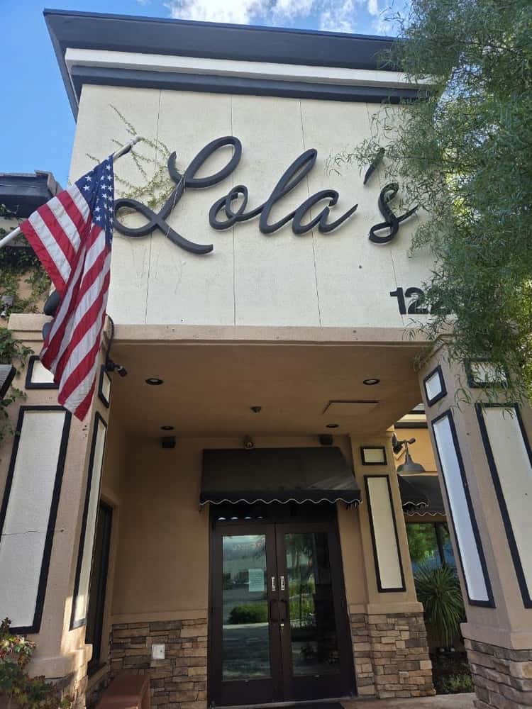 Lola's