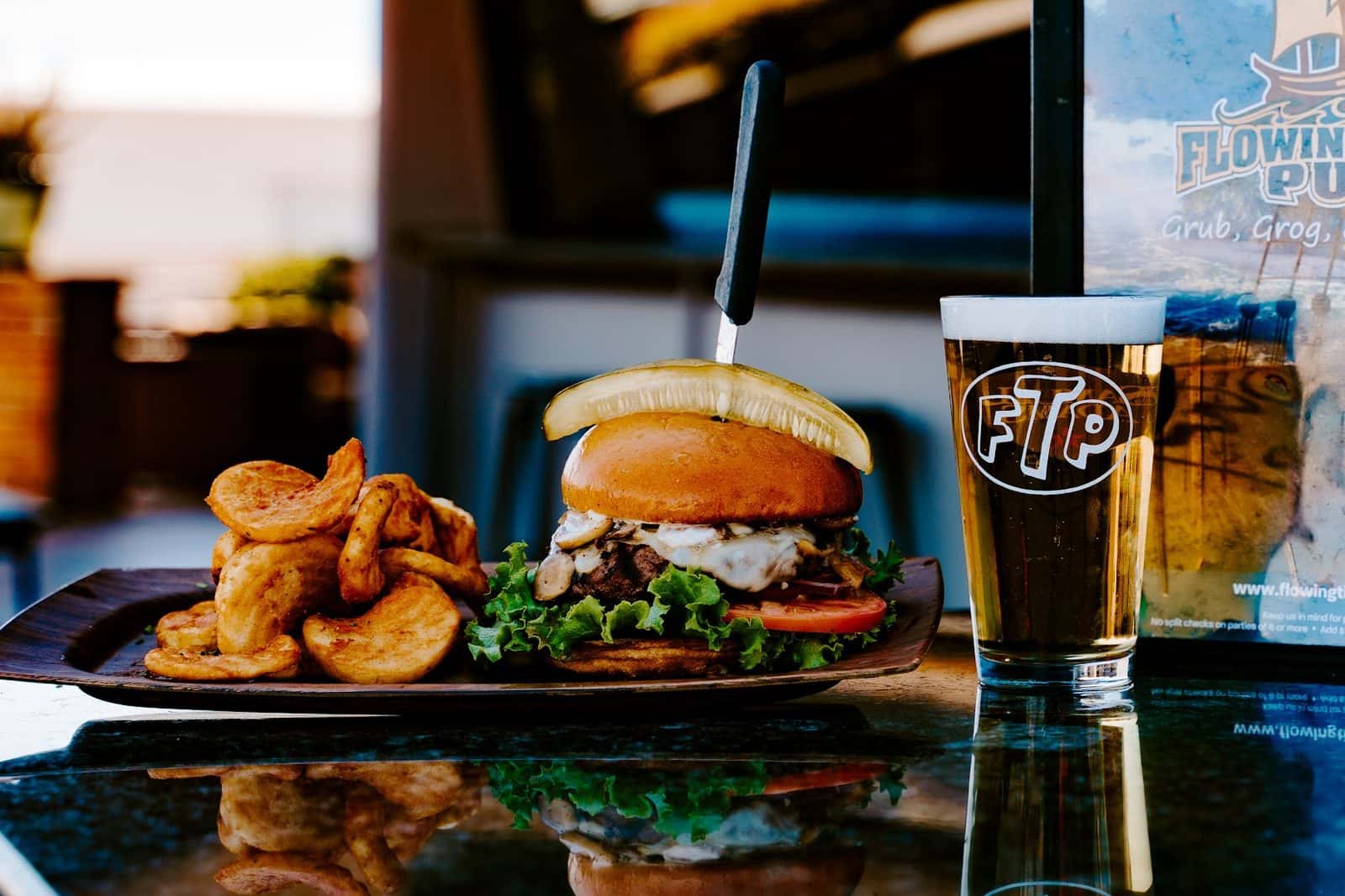 Flowing Tide Pub 8 — Restaurants photo 2 of 5