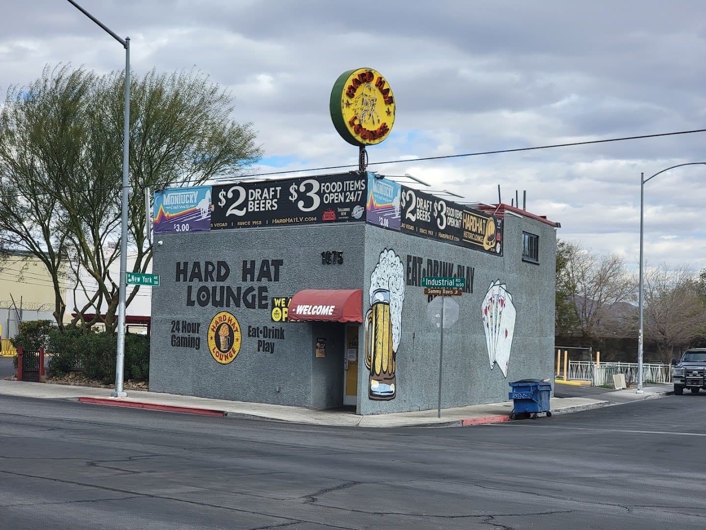 Hard Hat Lounge — Restaurants photo 1 of 5