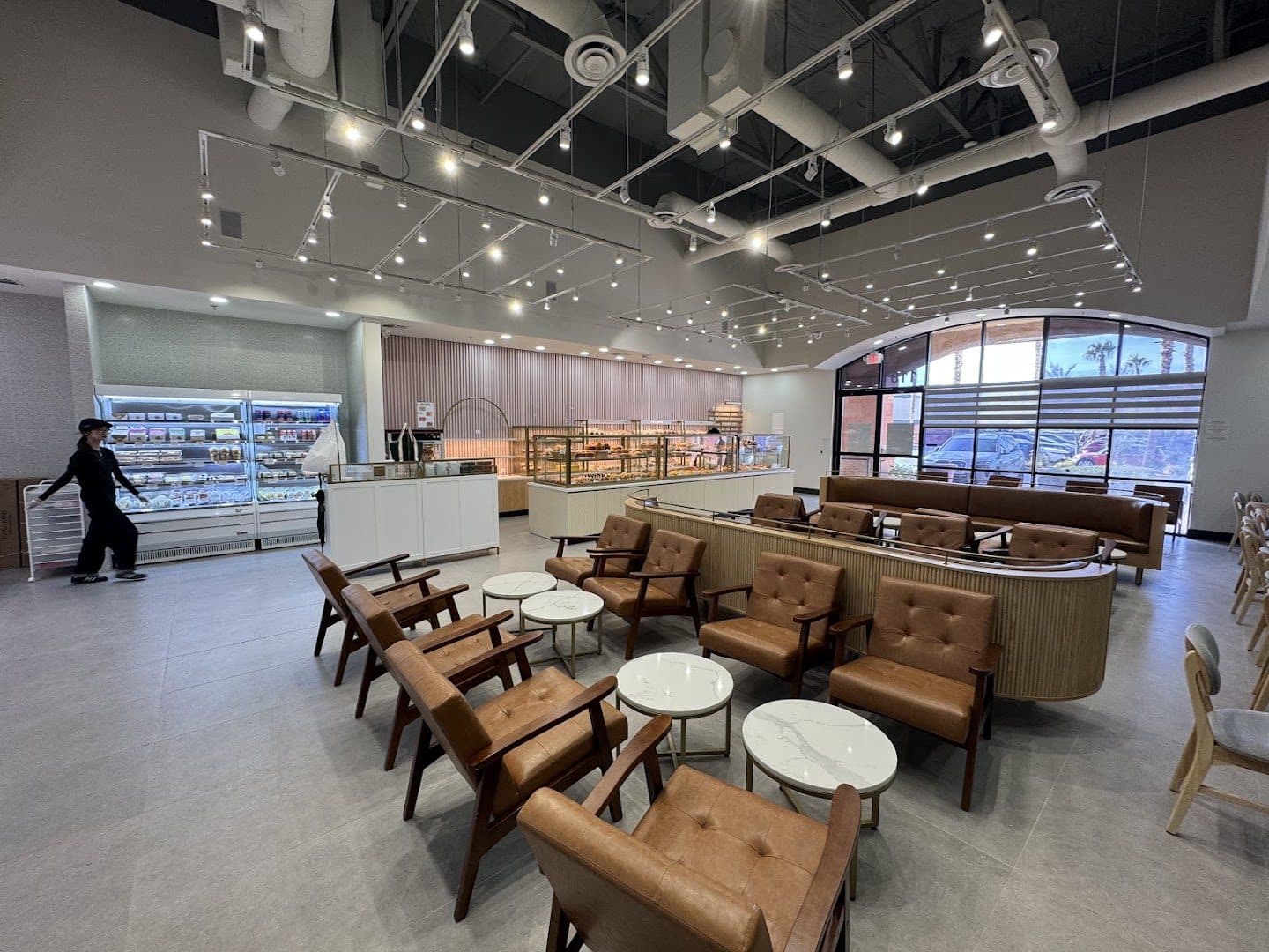 Tous Les Jours Bakery & Cafe — Coffee Shops & Cafes photo 1 of 5