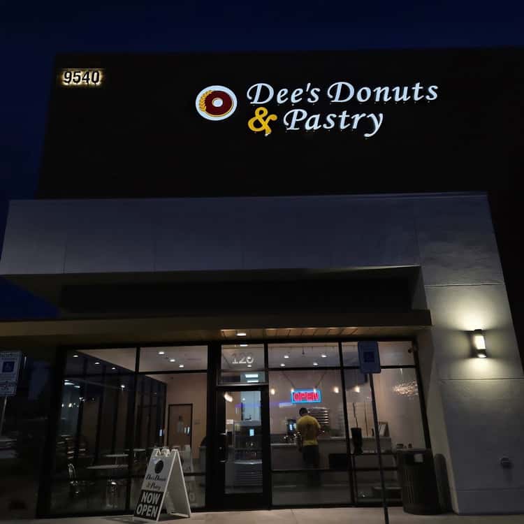 Dee's Donuts and Pastry