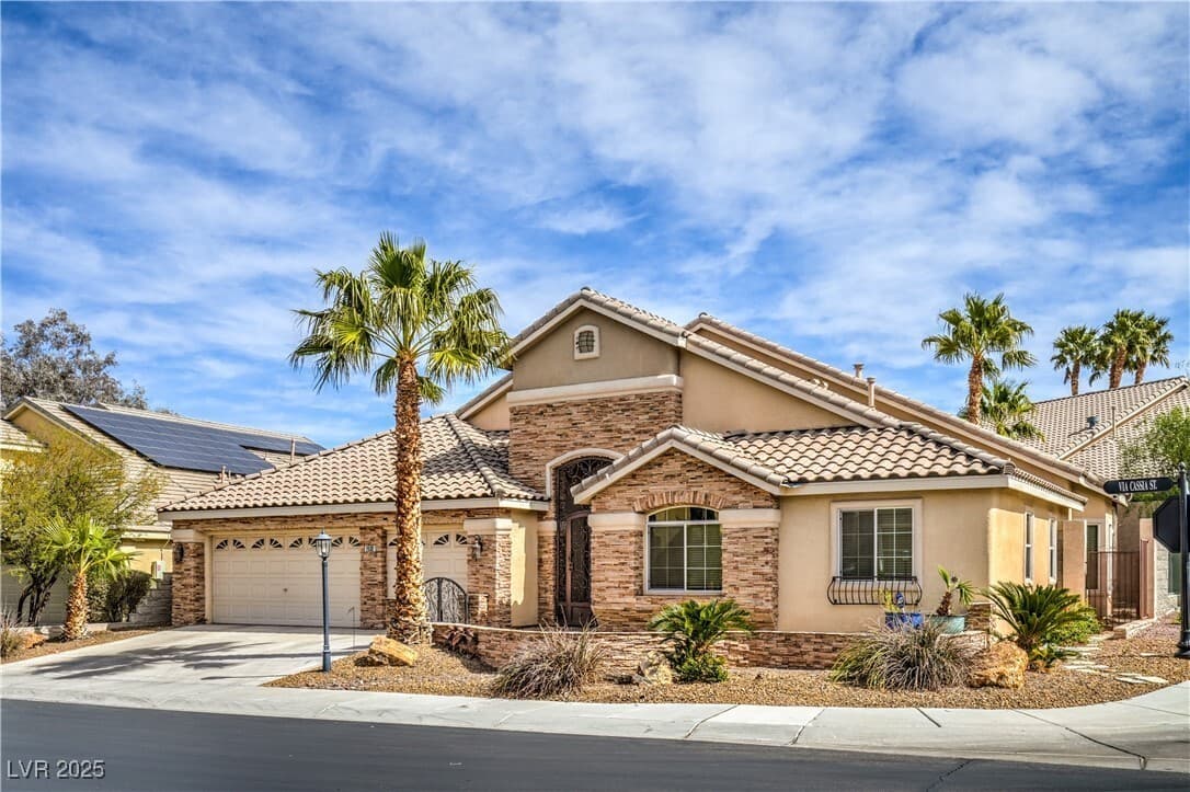 Desert Dreamscape: 1532 Via Cassia’s Backyard Oasis in Seven Hills