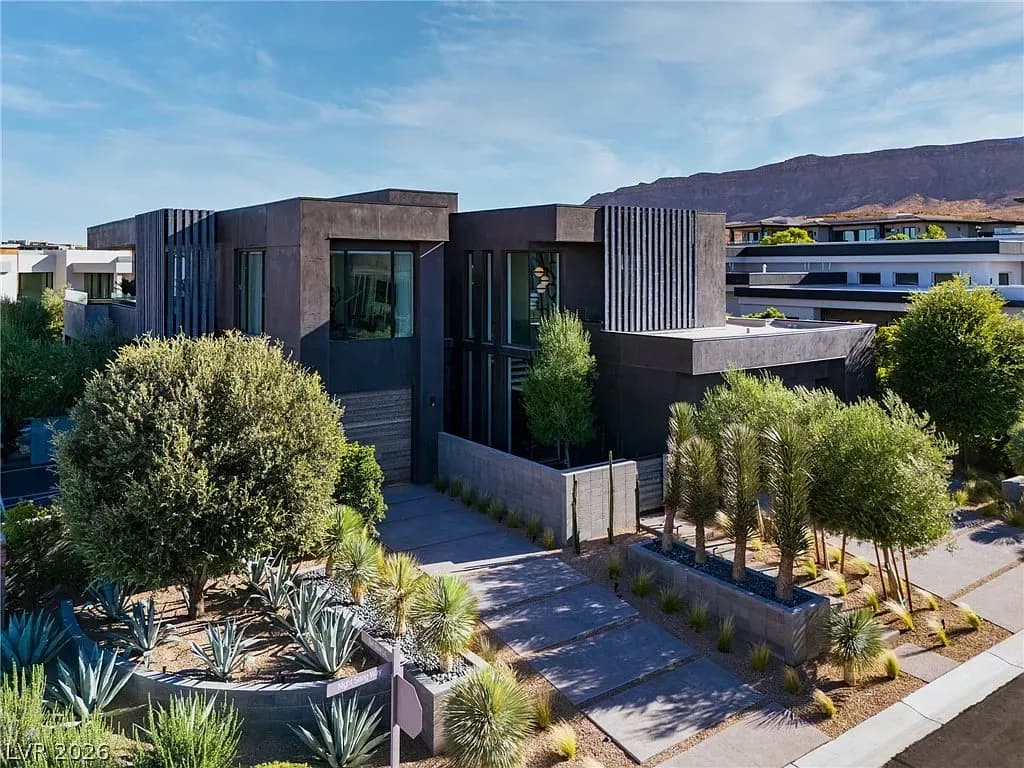 Desert Modern Luxury at Its Peak
