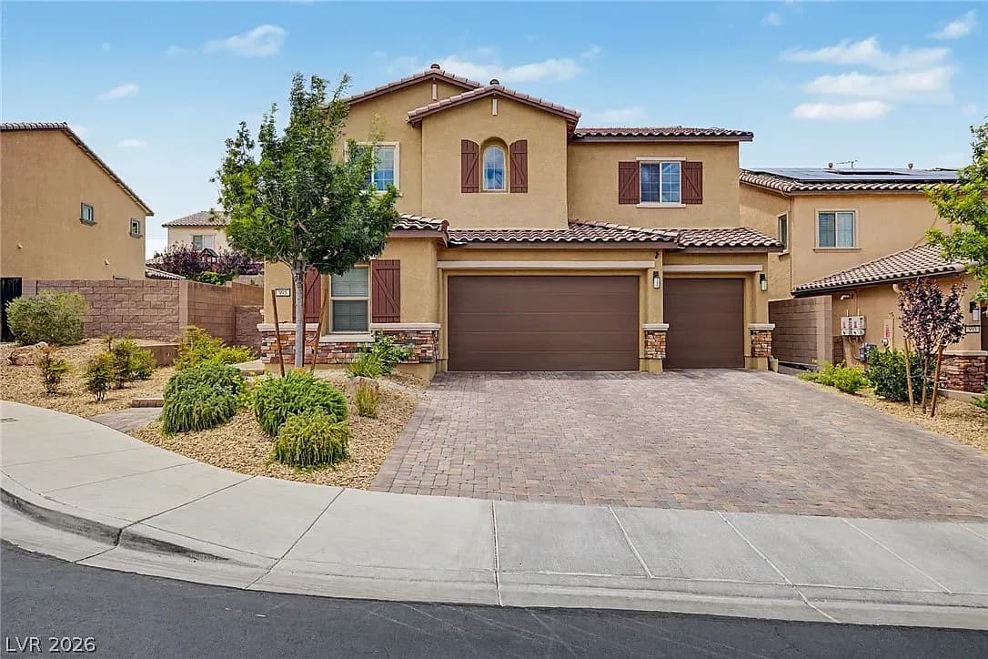 Henderson Home for Sale: 995 Cedar Cliff Ct Offers Space, Solar, and Serious Parking Capacity