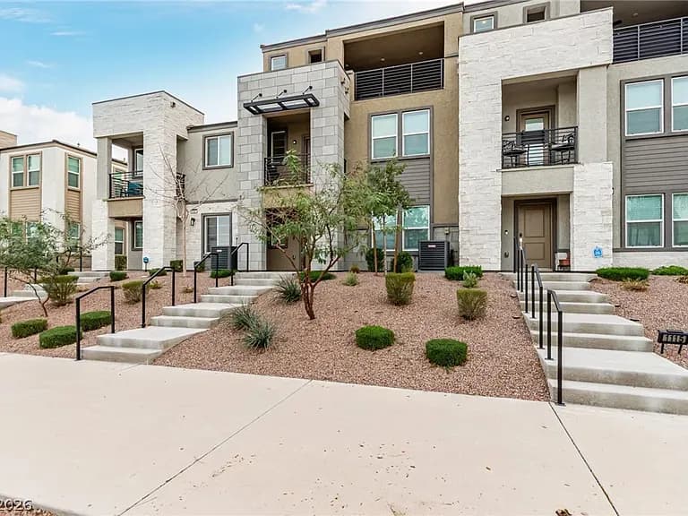 Henderson Townhome for Sale: 1111 Heliodor Ave Offers Strip and Mountain Views in Jasper Point