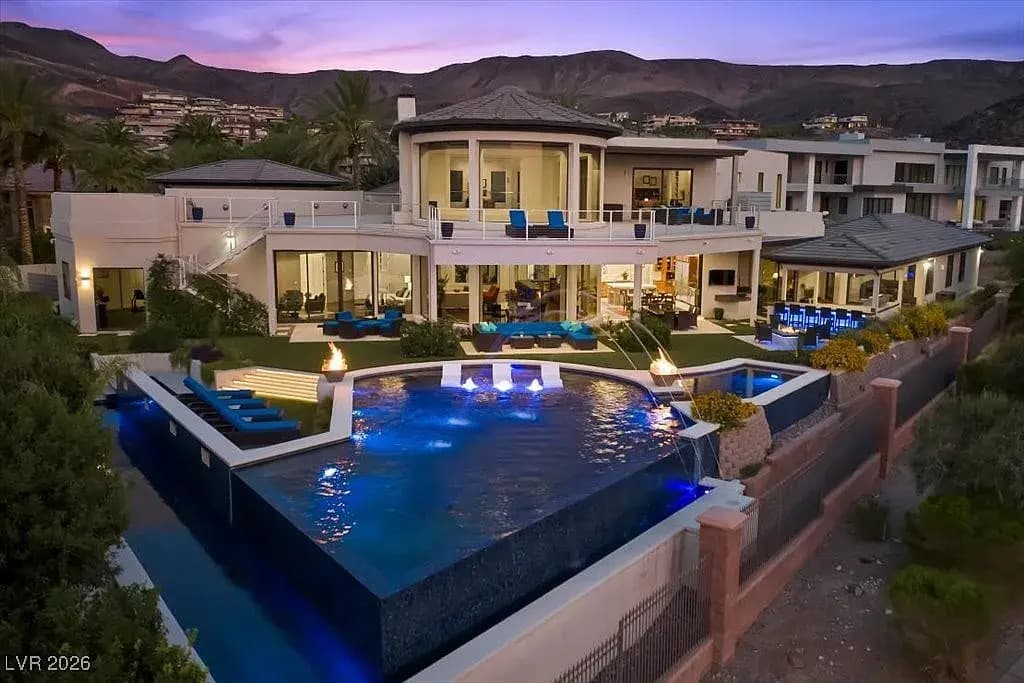 MacDonald Highlands | Ultra-Luxury Golf Course Estate With Unmatched Strip Views
