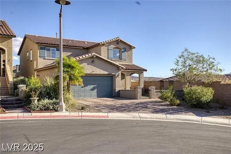 Stylish Serenity in Lake Las Vegas: 25 Via Corvina Offers Luxury Living at $650K